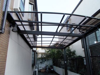 台風で壊れてしまったカーポートの取替工事 台風で壊れてしまったカーポートの取替工事